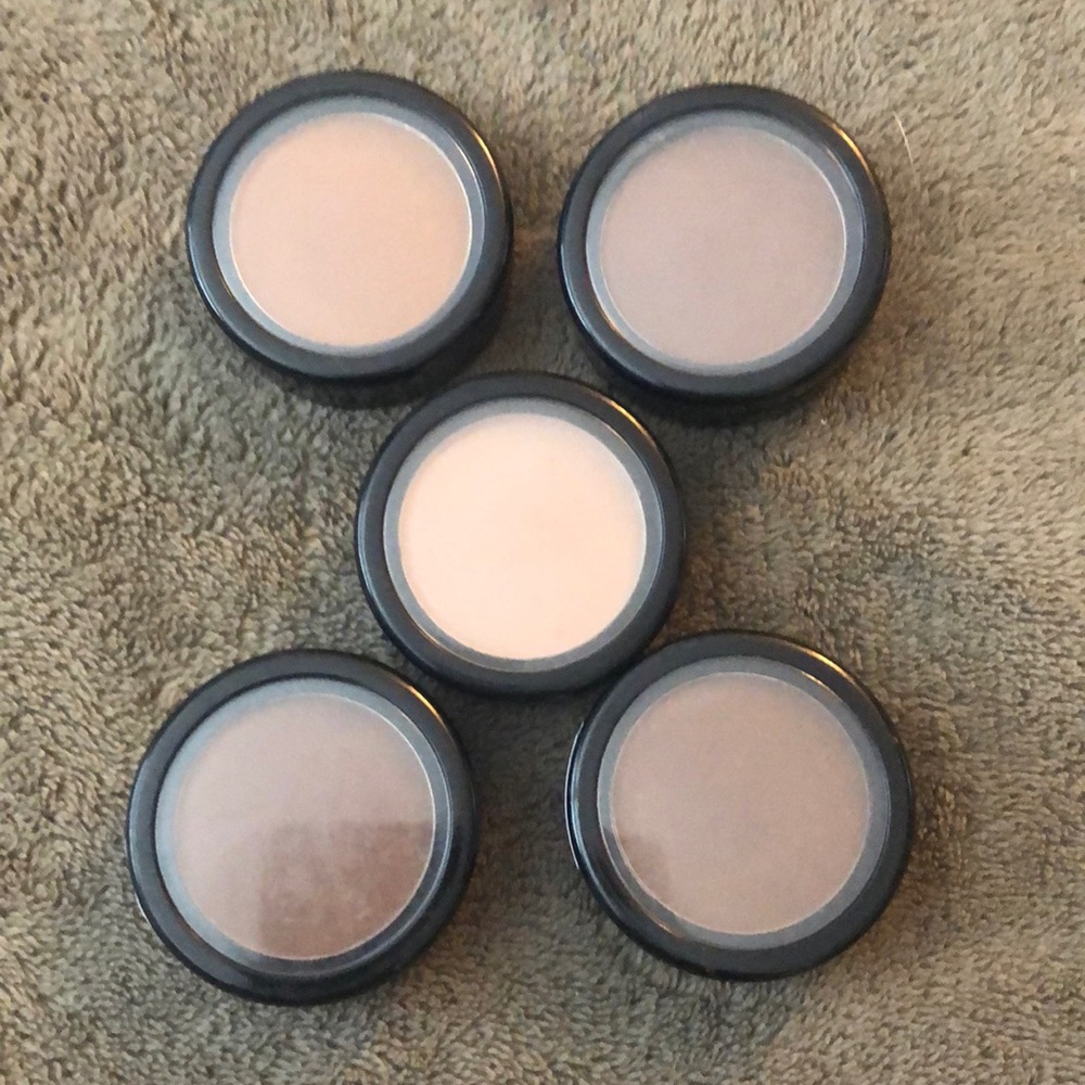 Five pressed eyeshadow’s